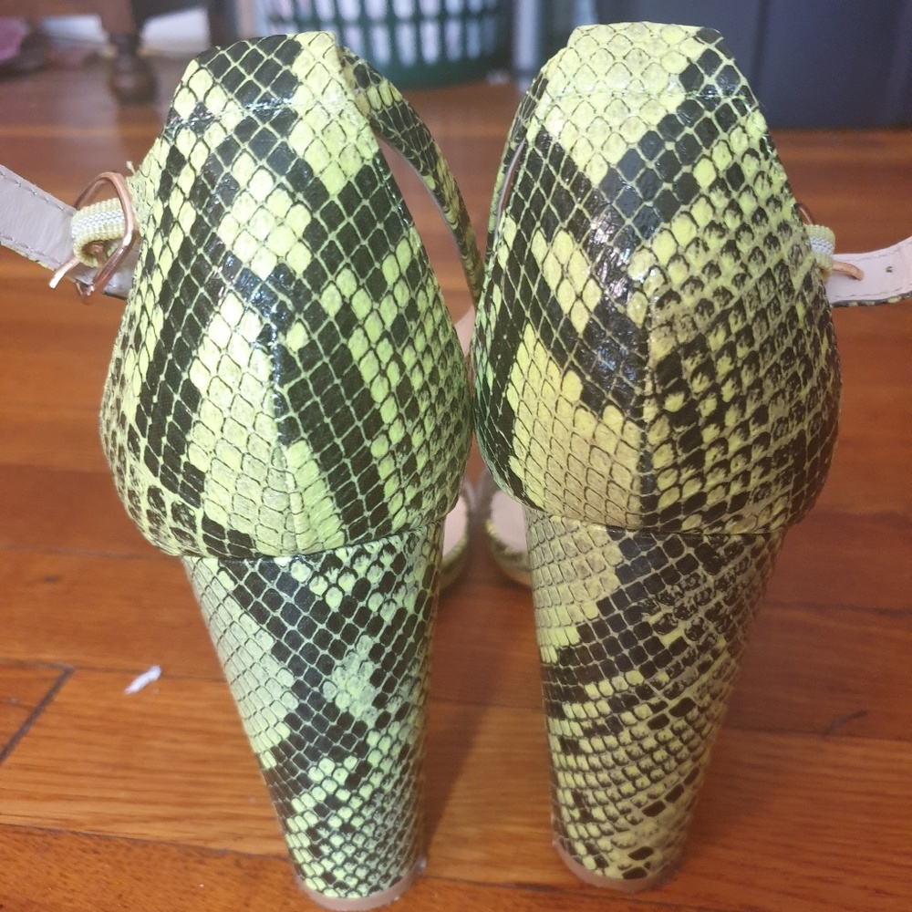 Heels - Picture 2 of 3